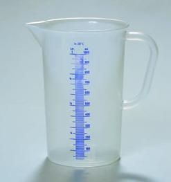Messbecher mit Henkel, Ausguss und Graduierung