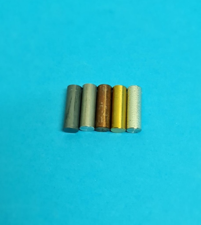 Metallzylinder, gleiches Volumen (5 Stück)