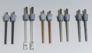 Paar Kohleelektroden