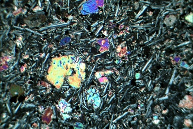 Basalt mit Olivin, Gesteinsdünnschliff Dauerpräparat