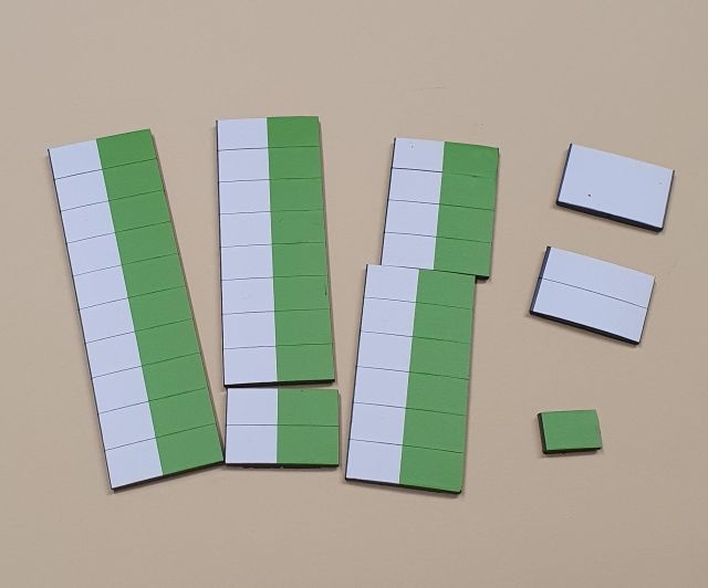 Satz Kippmagnete für Stundenplan, halb hellgrün-halb weiß