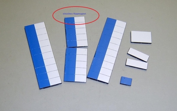 Magnetsymbol für Stundenplan, halb mittelblau-halb weiß