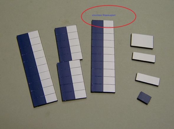 Magnetsymbol für Stundenplan, halb dunkelblau-halb weiß