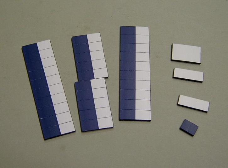 Satz Kippmagnete für Stundenplan, halb dunkelblau-halb weiß