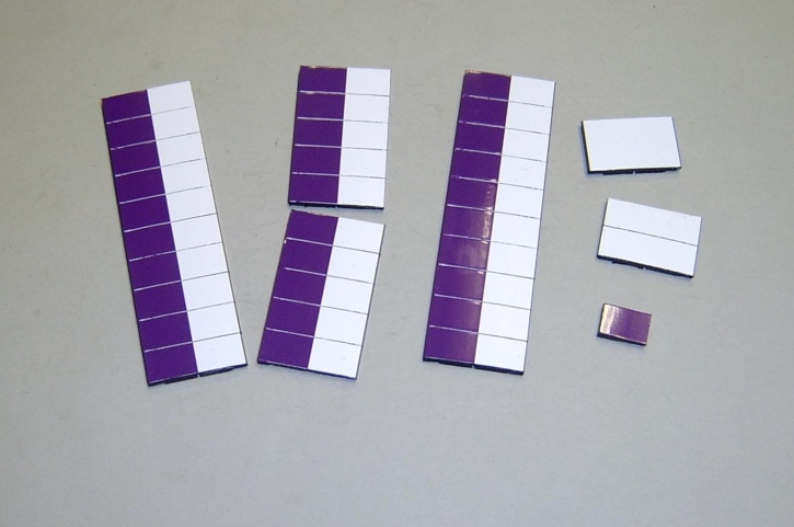 Satz Kippmagnete für Stundenplan, halb lila-halb weiß