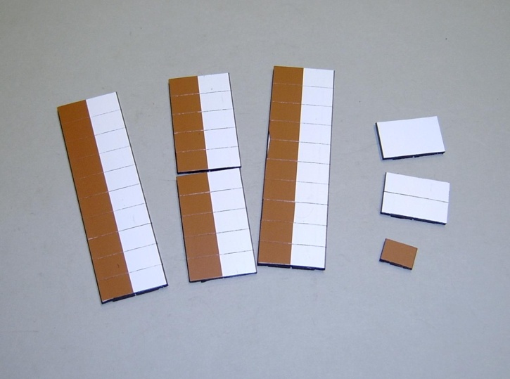 Satz Kippmagnete für Stundenplan, halb braun-halb weiß