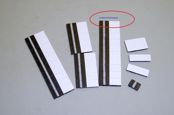 Magnetsymbol für Stundenplan, halb  schwarz mit Streifen-halb weiß