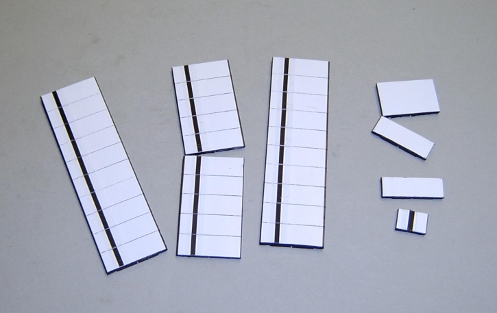 Satz Kippmagnete für Stundenplan, ganz weiß mit schwarzem Streifen