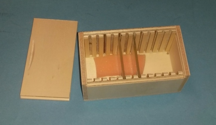 Spezialkasten aus Holz für bis zu 12 Dünnschliffen