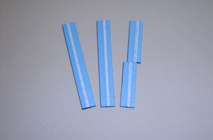 Satz Kippmagnete für Zusatzpläne, hellblau mit Streifen