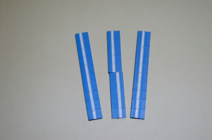 Satz Kippmagnete für Zusatzpläne, mittelblau mit Streifen