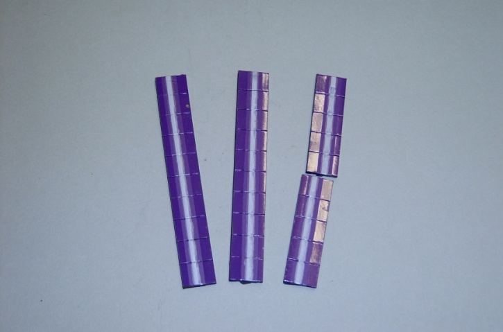 Satz Kippmagnete für Zusatzpläne, violett mit Streifen