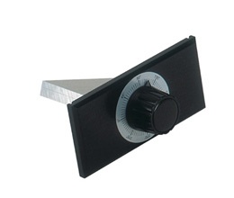 Aluplatte in Probenhalter mit Winkelskala