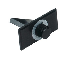 POM-Platte in Probenhalter mit Winkelskala