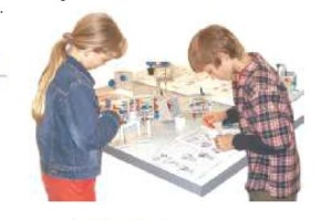 Technischer Baukasten, Maschinen und Getriebe, im Kunststoffkasten